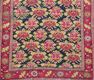 Long tapis oriental &agrave; d&eacute;cor floral, laine sur coton, Azerba&iuml;djan, d&eacute;but du 20&egrave;me si&egrave;cle