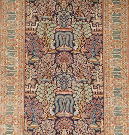 Tapis de style Hereke &agrave; d&eacute;cor floral, soie sur coton, Chine, 20&egrave;me si&egrave;cle
