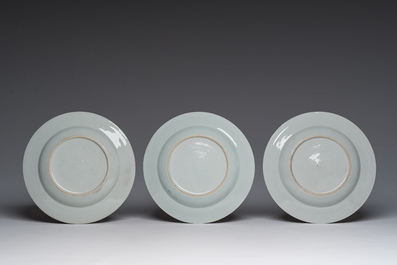 Six assiettes en porcelaine de Chine famille rose &agrave; d&eacute;cor floral, Qianlong