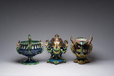 Trois diverses jardini&egrave;res en majolique polychrome, e.a. Boh&egrave;me et Allemagne, 19&egrave;me/20&egrave;me si&egrave;cle.