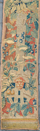 Fragment d'une tapisserie murale &agrave; d&eacute;cor floral, de fruits et de mascarons, Flandres, 17&egrave;me si&egrave;cle