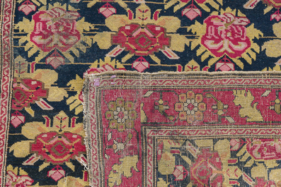 Long tapis oriental &agrave; d&eacute;cor floral, laine sur coton, Azerba&iuml;djan, d&eacute;but du 20&egrave;me si&egrave;cle