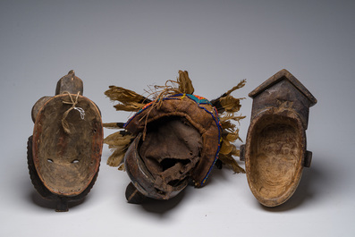 Collection vari&eacute;e de masques et de sculptures africaines, origines diverses, 20&egrave;me si&egrave;cle