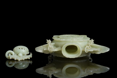 Br&ucirc;le-parfum en jade sur socle en bois, Chine, R&eacute;publique, 20&egrave;me si&egrave;cle