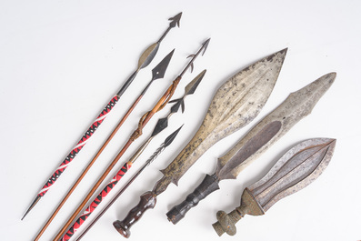 Collection vari&eacute;e de couteaux, pipes et fl&egrave;ches, Kuba, Congo, principalement milieu du 20&egrave;me si&egrave;cle