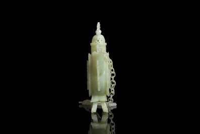 Br&ucirc;le-parfum en jade sur socle en bois, Chine, R&eacute;publique, 20&egrave;me si&egrave;cle