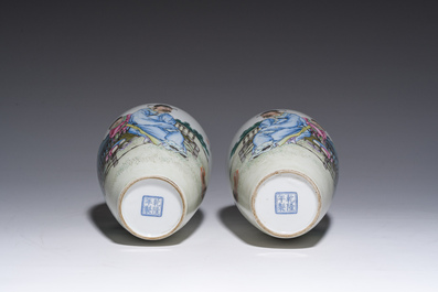 Paire de vases en porcelaine de Chine famille rose &agrave; d&eacute;cor de ma&icirc;tre et de son serviteur dans un paysage avec un coq, marque Qianlong, R&eacute;p., 20&egrave;me s.