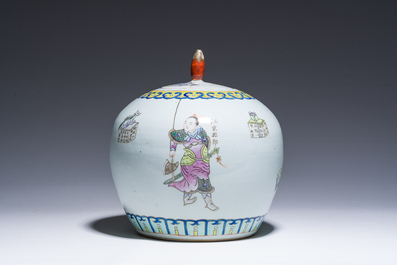 Pot couvert en porcelaine de Chine famille rose &agrave; d&eacute;cor Wu Shuang Pu, premi&egrave;re moiti&eacute; du 20&egrave;me si&egrave;cle
