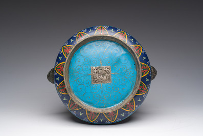 Br&ucirc;le-parfum en &eacute;maux cloisonn&eacute;s &agrave; d&eacute;cor de masques taotie, marque de Xuande, Chine, 19&egrave;me si&egrave;cle