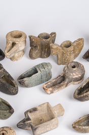 Collection vari&eacute;e de lampes &agrave; huile en terre cuite, bronze, marbre et d'autres pierres, probablement 3&egrave;me/2&egrave;me si&egrave;cle av. J.-C. et post&eacute;rieur