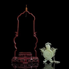 Br&ucirc;le-parfum en jade sur socle en bois, Chine, R&eacute;publique, 20&egrave;me si&egrave;cle