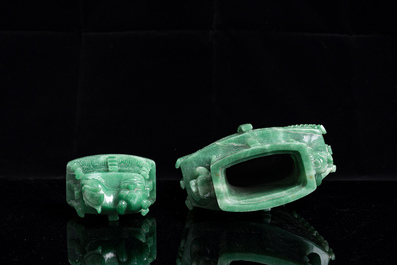 Vase couvert de style archa&iuml;que en pierre dure, Chine, 20&egrave;me si&egrave;cle