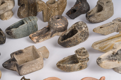 Collection vari&eacute;e de lampes &agrave; huile en terre cuite, bronze, marbre et d'autres pierres, probablement 3&egrave;me/2&egrave;me si&egrave;cle av. J.-C. et post&eacute;rieur