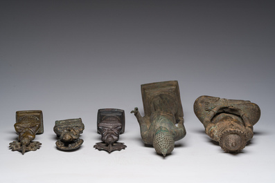 Six figures en bronze de Bouddha et une aur&eacute;ole de type Prahbavali, Asie du Sud-Est et Inde, 19&egrave;me/20&egrave;me si&egrave;cle