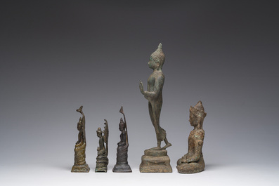 Six figures en bronze de Bouddha et une aur&eacute;ole de type Prahbavali, Asie du Sud-Est et Inde, 19&egrave;me/20&egrave;me si&egrave;cle