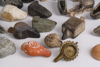 Collection vari&eacute;e de lampes &agrave; huile en terre cuite, bronze, marbre et d'autres pierres, probablement 3&egrave;me/2&egrave;me si&egrave;cle av. J.-C. et post&eacute;rieur