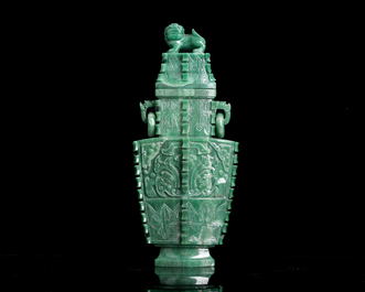 Vase couvert de style archa&iuml;que en pierre dure, Chine, 20&egrave;me si&egrave;cle