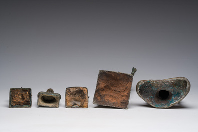 Six figures en bronze de Bouddha et une aur&eacute;ole de type Prahbavali, Asie du Sud-Est et Inde, 19&egrave;me/20&egrave;me si&egrave;cle