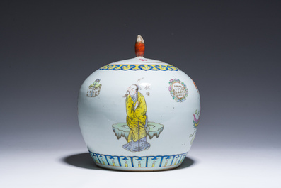 Pot couvert en porcelaine de Chine famille rose &agrave; d&eacute;cor Wu Shuang Pu, premi&egrave;re moiti&eacute; du 20&egrave;me si&egrave;cle