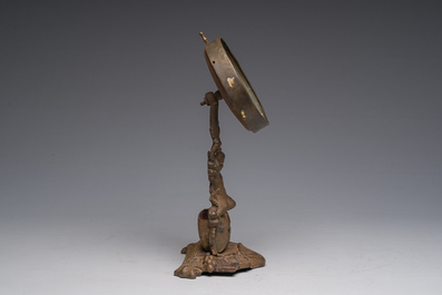 Roulette de comptoir en laiton sur un support en m&eacute;tal &agrave; d&eacute;cor de Bacchus sur un tonneau, vers 1900