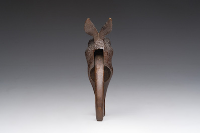 Casse-noisette en forme de t&ecirc;te de li&egrave;vre dite 'de la For&ecirc;t Noire' en bois sculpt&eacute;, Suisse, vers 1900