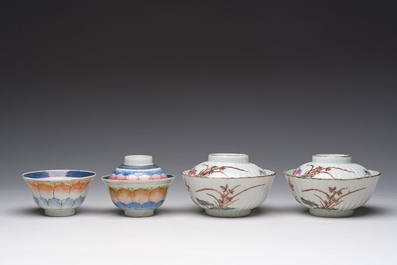 Deux paires de bols couverts sur pied en porcelaine de Chine famille rose &agrave; d&eacute;cor floral et d'oiseaux parmi des branches fleuries, 19&egrave;me si&egrave;cle