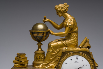 Pendule de chemin&eacute;e Empire en bronze dor&eacute; et marbre vert de mer couronn&eacute;e de 'L'&eacute;tude de l'astronomie' apr&egrave;s Jean-Andr&eacute; Reiche, France, 19&egrave;me si&egrave;cle