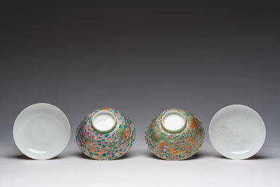 Paire de vols couverts en porcelaine de Chine famille rose de Canton &agrave; d&eacute;cor de dragons, 19&egrave;me si&egrave;cle