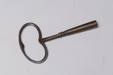 Pendule de chemin&eacute;e Empire en bronze dor&eacute; et marbre vert de mer couronn&eacute;e de 'L'&eacute;tude de l'astronomie' apr&egrave;s Jean-Andr&eacute; Reiche, France, 19&egrave;me si&egrave;cle