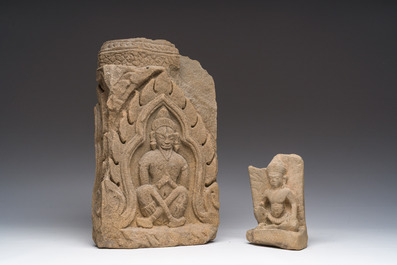 Deux statuettes en gr&egrave;s jaune repr&eacute;sentant un prince assis, Cambodge, &eacute;poque Angkor et Jayavarman VII, 10&egrave;me-13&egrave;me si&egrave;cle