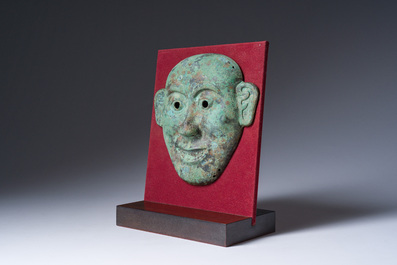 Masque fun&eacute;raire en bronze, Chine, probablement Liao