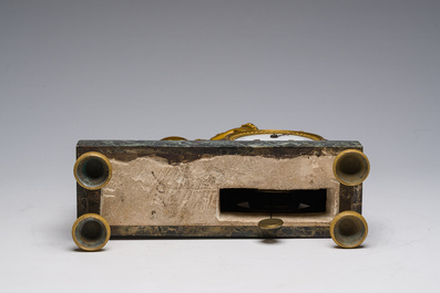 Pendule de chemin&eacute;e Empire en bronze dor&eacute; et marbre vert de mer couronn&eacute;e de 'L'&eacute;tude de l'astronomie' apr&egrave;s Jean-Andr&eacute; Reiche, France, 19&egrave;me si&egrave;cle