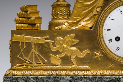 Pendule de chemin&eacute;e Empire en bronze dor&eacute; et marbre vert de mer couronn&eacute;e de 'L'&eacute;tude de l'astronomie' apr&egrave;s Jean-Andr&eacute; Reiche, France, 19&egrave;me si&egrave;cle