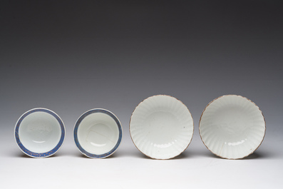 Deux paires de bols couverts sur pied en porcelaine de Chine famille rose &agrave; d&eacute;cor floral et d'oiseaux parmi des branches fleuries, 19&egrave;me si&egrave;cle