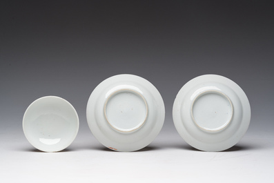 Deux paires de bols couverts sur pied en porcelaine de Chine famille rose &agrave; d&eacute;cor floral et d'oiseaux parmi des branches fleuries, 19&egrave;me si&egrave;cle