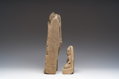 Deux statuettes en gr&egrave;s jaune repr&eacute;sentant un prince assis, Cambodge, &eacute;poque Angkor et Jayavarman VII, 10&egrave;me-13&egrave;me si&egrave;cle