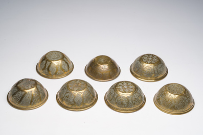 Collection vari&eacute;e d'objets en cuivre grav&eacute;s de style moghol indien et qajar persan, 19&egrave;me/20&egrave;me si&egrave;cle