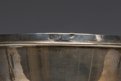 Ciboire en argent &agrave; d&eacute;cor dede motifs floraux grav&eacute;s et des armoiries de la famille Quintin (de Kercadio) de Bretagne, France, 19&egrave;me si&egrave;cle