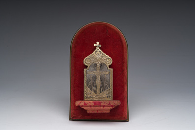 Coffret de communion de voyage en argent pour pr&ecirc;tre orthodoxe &agrave; d&eacute;cor de crucifixion grav&eacute;, 84 zolotnik, Moscou, Russie, dat&eacute; 1878