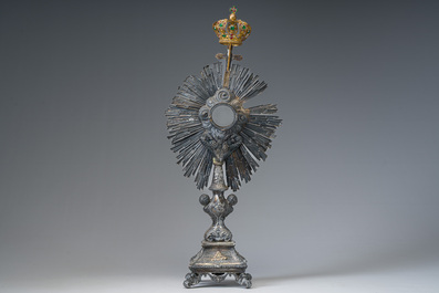Ostensoir en argent partiellement dor&eacute; surmont&eacute; d'une couronne en m&eacute;tal dor&eacute;, poin&ccedil;on du ma&icirc;tre Pierre-Henry Favier, 950/000, France, 19&egrave;me si&egrave;cle