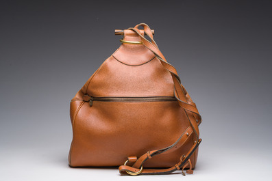 Sac &agrave; dos 'Camel Amandier' en cuir marron avec sa pochette d'origine, Delvaux, 20&egrave;me si&egrave;cle