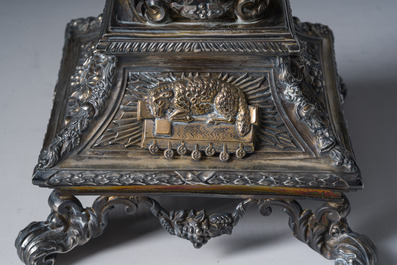 Ostensoir en argent partiellement dor&eacute; surmont&eacute; d'une couronne en m&eacute;tal dor&eacute;, poin&ccedil;on du ma&icirc;tre Pierre-Henry Favier, 950/000, France, 19&egrave;me si&egrave;cle