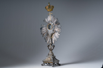 Ostensoir en argent partiellement dor&eacute; surmont&eacute; d'une couronne en m&eacute;tal dor&eacute;, poin&ccedil;on du ma&icirc;tre Pierre-Henry Favier, 950/000, France, 19&egrave;me si&egrave;cle