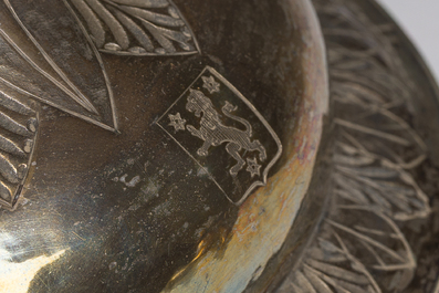 Ciboire en argent &agrave; d&eacute;cor dede motifs floraux grav&eacute;s et des armoiries de la famille Quintin (de Kercadio) de Bretagne, France, 19&egrave;me si&egrave;cle