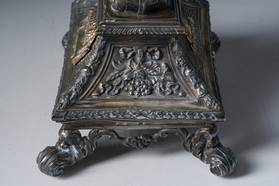 Ostensoir en argent partiellement dor&eacute; surmont&eacute; d'une couronne en m&eacute;tal dor&eacute;, poin&ccedil;on du ma&icirc;tre Pierre-Henry Favier, 950/000, France, 19&egrave;me si&egrave;cle