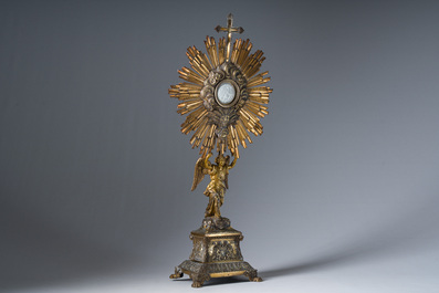 Ostensoir en argent dor&eacute; avec un ange couronn&eacute; d'un nuage radieux, poin&ccedil;on du ma&icirc;tre Hippolyte-Fran&ccedil;ois Bertrand-Paraud, 950/000, France, 19&egrave;me si&egrave;cle