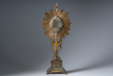 Ostensoir en argent dor&eacute; avec un ange couronn&eacute; d'un nuage radieux, poin&ccedil;on du ma&icirc;tre Hippolyte-Fran&ccedil;ois Bertrand-Paraud, 950/000, France, 19&egrave;me si&egrave;cle