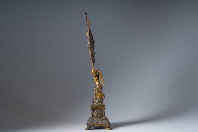 Ostensoir en argent dor&eacute; avec un ange couronn&eacute; d'un nuage radieux, poin&ccedil;on du ma&icirc;tre Hippolyte-Fran&ccedil;ois Bertrand-Paraud, 950/000, France, 19&egrave;me si&egrave;cle