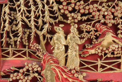Deux panneaux en bois laqu&eacute; et dor&eacute; &agrave; d&eacute;cor figuratif, dont l'un est sign&eacute;, Chine, 19&egrave;me/20&egrave;me si&egrave;cle