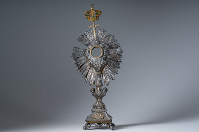 Ostensoir en argent partiellement dor&eacute; surmont&eacute; d'une couronne en m&eacute;tal dor&eacute;, poin&ccedil;on du ma&icirc;tre Pierre-Henry Favier, 950/000, France, 19&egrave;me si&egrave;cle